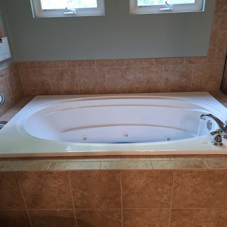 Caulking-Bathtub-Monroy-Remodeling