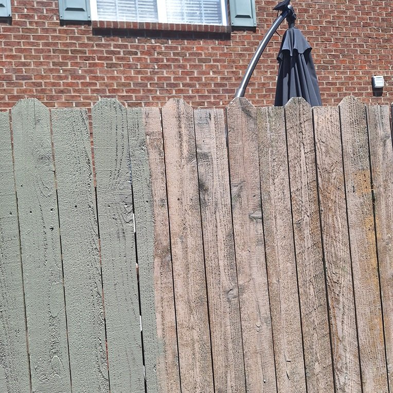 Exterior-Fence-Staining-Monroy-Remodeling
