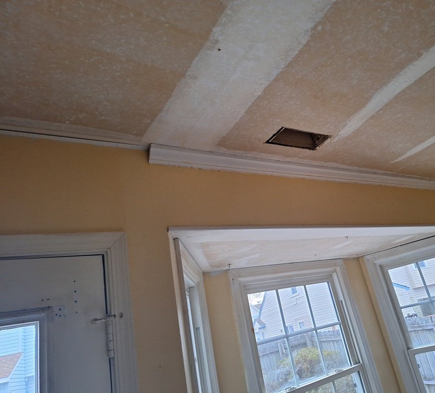Installation-Crown-Molding-Monroy-Remodeling